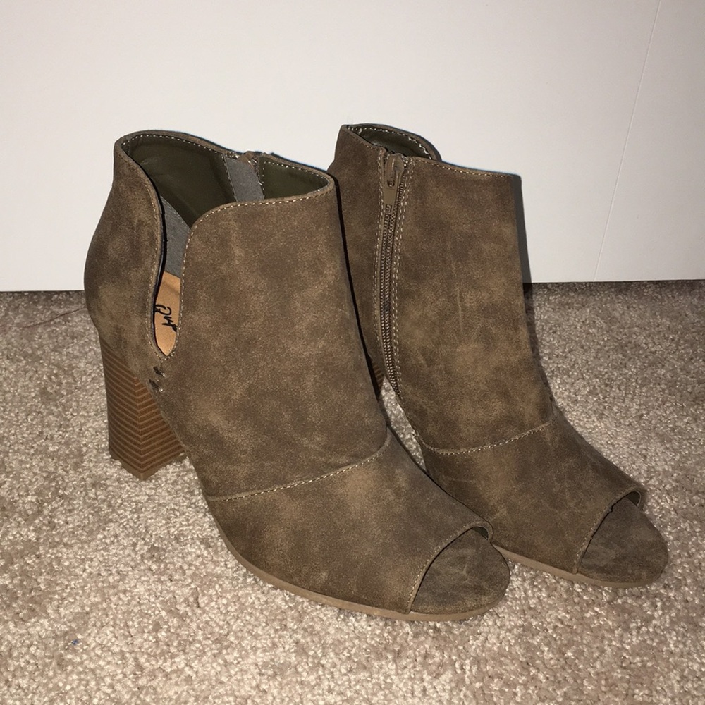 Taupe peep toe booties!